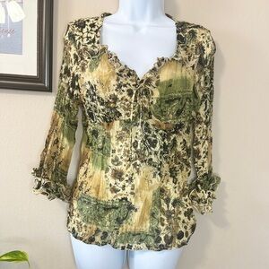 Dress Barn Crinkle Ruffle sleeves blouse/ top. Size Medium